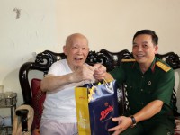 Hội Cựu chiến binh tỉnh thăm hỏi, tặng quà thân nhân gia đình  Thương binh - Liệt sỹ
