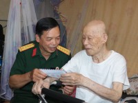 Hội Cựu chiến binh tỉnh thăm hỏi, tặng quà thân nhân gia đình   Thương binh - Liệt sỹ